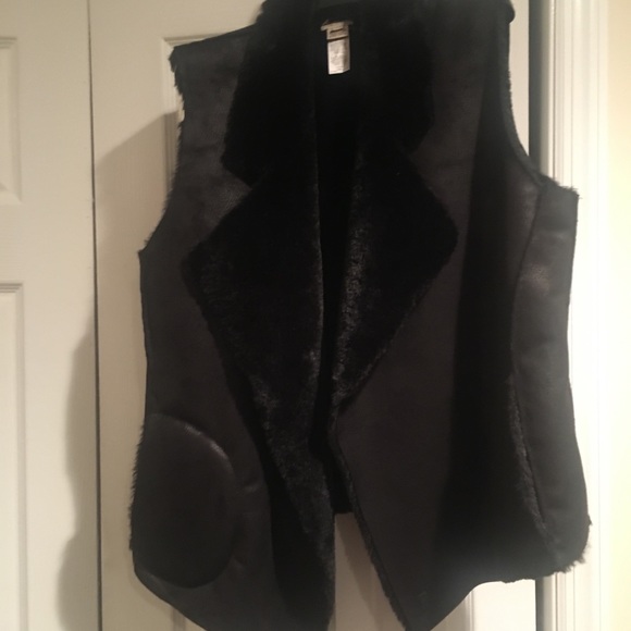 French Connection Black Winter Cozy Faux Fur Vest💙 - Picture 4 of 8